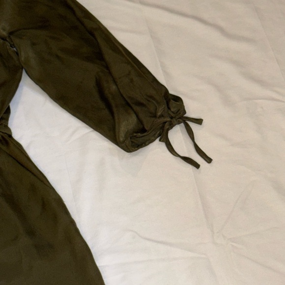 C Est 1946 Olive Green Off the Shoulder Jumpsuit Size XL - Picture 4 of 5